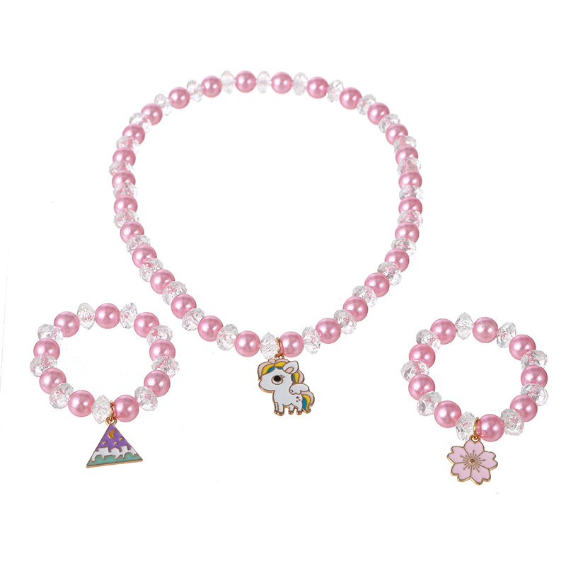 Gyermekeknek szóló unikornis ékszerszett — kézzel készített műanyag/gyanta nyaklánc és karkötő, imitált gyöngyökből készült virág medállal, hercegnő/rajzfilm stílusban