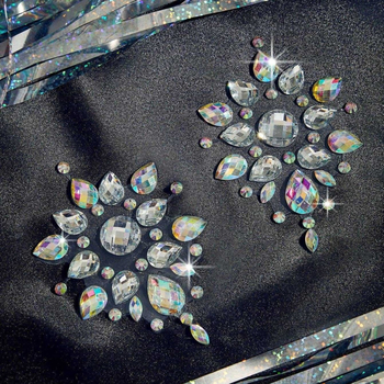 Banda autoadezivă pentru sâni din cristal, reutilizabilă, în formă de floare, respirabilă și invizibilă, cu accente metalice și bijuterii din diamante