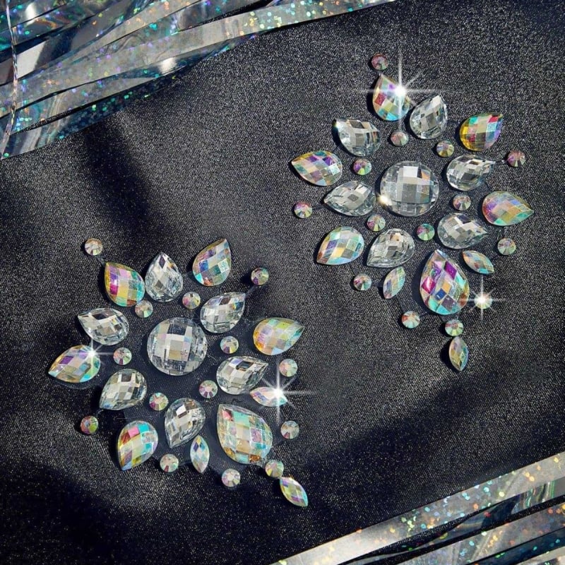 Banda autoadezivă pentru sâni din cristal, reutilizabilă, în formă de floare, respirabilă și invizibilă, cu accente metalice și bijuterii din diamante