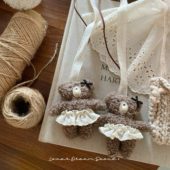 Gyerekeknek szóló nyaklánc rajzfilmszerű medvés designnal - kevert anyagokból, textile medál, szabályos lánc, körméret legfeljebb 30 cm