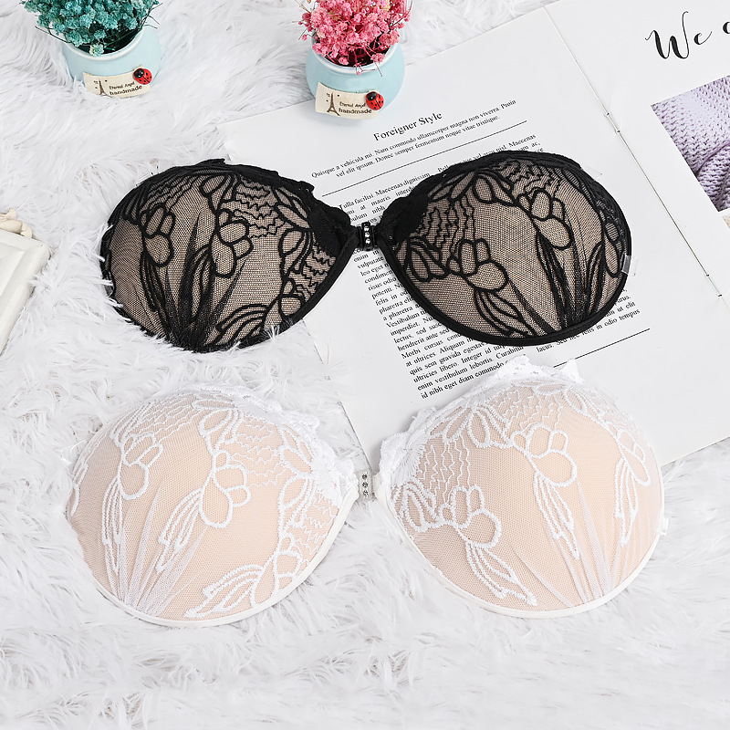 Лепенка за бюст с дантела, удебелена, гел лепило, кръгла форма, събиране и против разпространяване, без презрамки