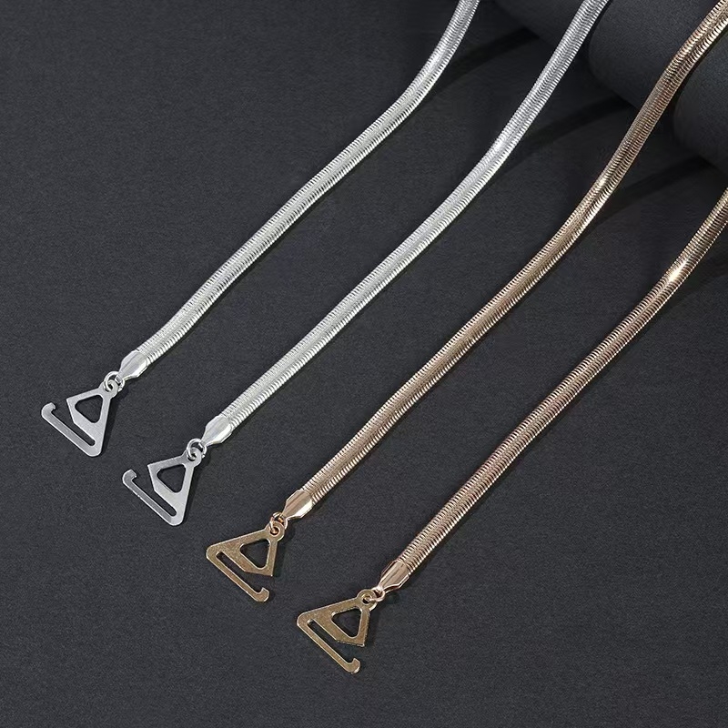 Nailoniniai liemenėlės dirželiai su plonomis metalinėmis juostelėmis — nematomas dizainas, atvira nugara, reguliuojami, moterims; tinka kasdieniam dėvėjimui, vestuvėms ir maudymuisi