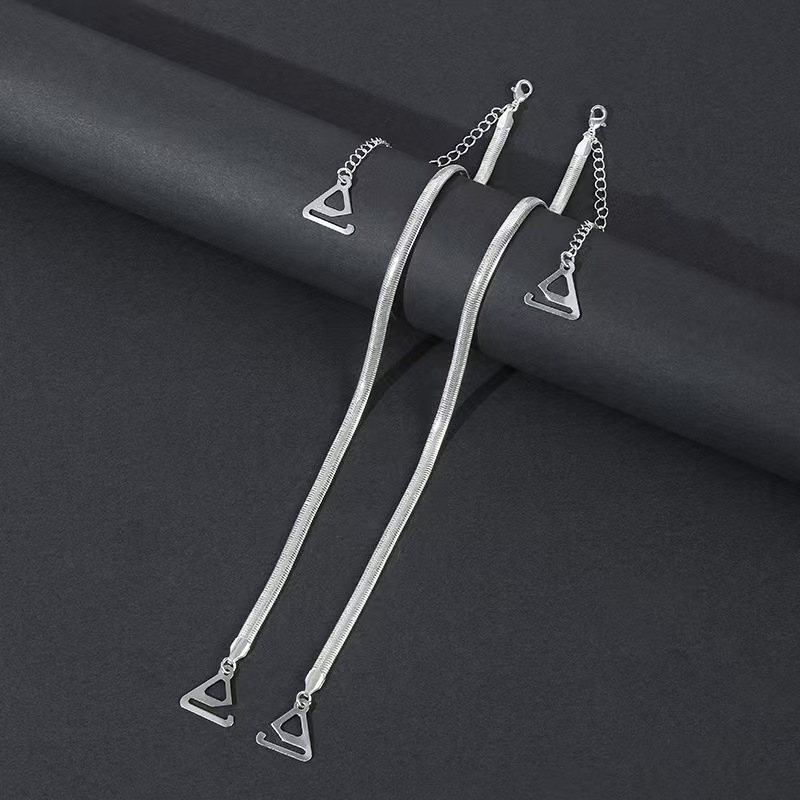 Nailoniniai liemenėlės dirželiai su plonomis metalinėmis juostelėmis — nematomas dizainas, atvira nugara, reguliuojami, moterims; tinka kasdieniam dėvėjimui, vestuvėms ir maudymuisi