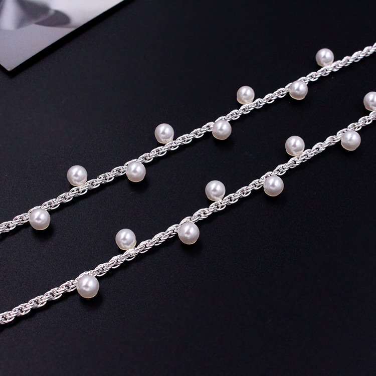 Nematomi pečių dirželiai liemenėlėms su metalinėmis perlomis – Medžiaga: metalas; Išleidimo į rinką laikas: 2023 m. pavasaris; Funkcija: Dekoracija