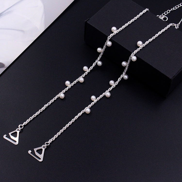 Nematomi pečių dirželiai liemenėlėms su metalinėmis perlomis – Medžiaga: metalas; Išleidimo į rinką laikas: 2023 m. pavasaris; Funkcija: Dekoracija