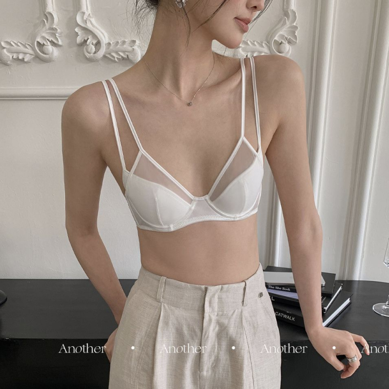 Liemenėlė iš tinklo, kaušiai 3/4, ploni formuojantys kaušiai, fiksuoti dvigubi petnešos, nugaros dviejų eilių kabliukų užsegimas; surinkimo efektas, kvėpuojanti, push-up, reguliuojama, patogi