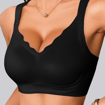 Дамски сутиен от найлон с мека опора, безшевен модел, чашка 3/4 с тънък горен ръб и по-дебел долен ръб, фиксирани двойни презрамки, задно закопчаване с четири реда куки