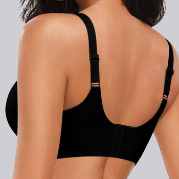 Дамски сутиен от найлон с мека опора, безшевен модел, чашка 3/4 с тънък горен ръб и по-дебел долен ръб, фиксирани двойни презрамки, задно закопчаване с четири реда куки