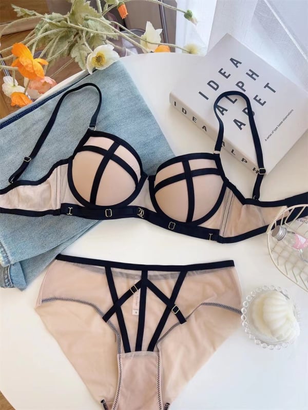 Biustų komplektas, 3/4 kupra, viršutinė plona ir apatinė storesnė forma, nėriniai ir nailonas audinys, pamušalas nailonas