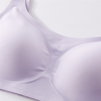 Bevielis sportinis liemenėlis su pilnomis kaušėmis, plonos formuotos kaušės, fiksuoti pečių dirželiai, nugaros užsegimas su keturiomis eilėmis kablių, kvėpuojanti nailono medžiaga su elastano įdaru