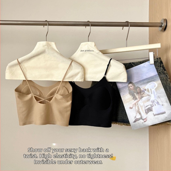 2370 Nailono nematomos apatinius su pakėlimo efektu, didelis U formos iškirptė, fiksuoti dvigubi petnešos, plonas viršutinis kupolas, kryžminė nugara