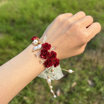 Vestuvinė rankų apyrankė iš audinio, rankų darbo, su konvalijų varpelio motyvu