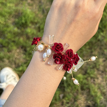 Vestuvinė rankų apyrankė iš audinio, rankų darbo, su konvalijų varpelio motyvu