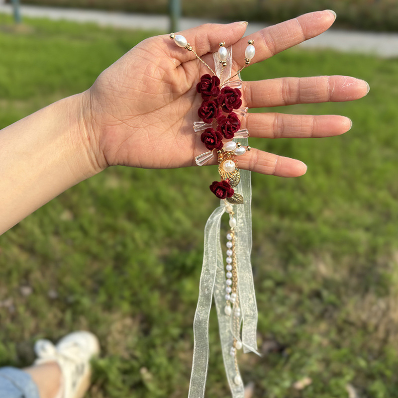 Vestuvinė rankų apyrankė iš audinio, rankų darbo, su konvalijų varpelio motyvu