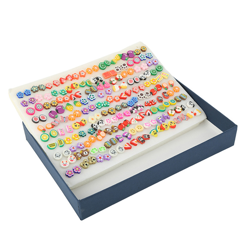 Cercei Stud din feliuțe moi de ceramică – motive fructe, animale și flori; stil coreean pentru copii; amestec aleator de motive; posturi din plastic hipoalergenice