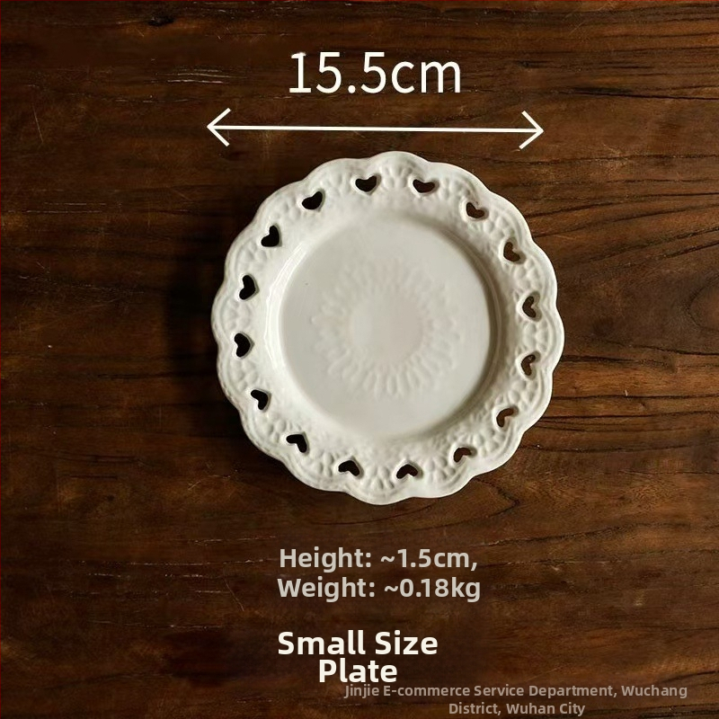 Portselninė lėkštė su krosninės glazūros paviršiumi, dryžių raštas, nėrinių formos, šviesus prabangus retro stilius