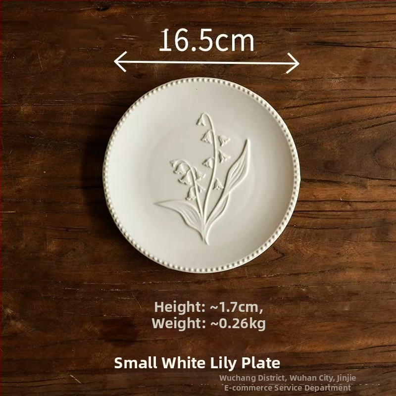 Portselninė lėkštė su krosninės glazūros paviršiumi, dryžių raštas, nėrinių formos, šviesus prabangus retro stilius