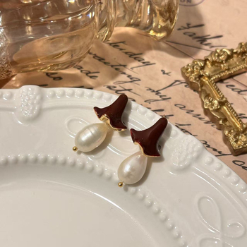 Cercei cu email floral și perle naturale, bază de cupru, știft din argint 925, finisaj cu picuri de ulei, stil medieval literar retro