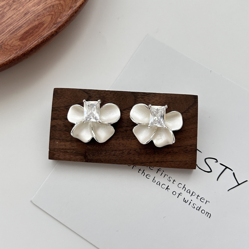 Cercei cu funda și diamante pătrate – purtare dublă, material: ac de argint + cupru, tehnică: vopsire, formă: funda, cod Er3589