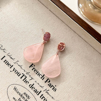 Cercei cu formă de picătură din cuarț roz, piatră naturală, tijă din argint 925, placare electroplatină, design original