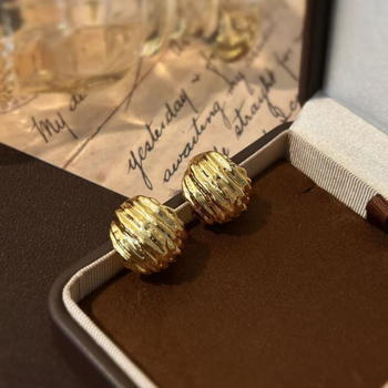 Cercei: ac 925 din argint, cupru placat cu aur real; formă geometrică; stil medieval, retro literar; electroplacare ecologică