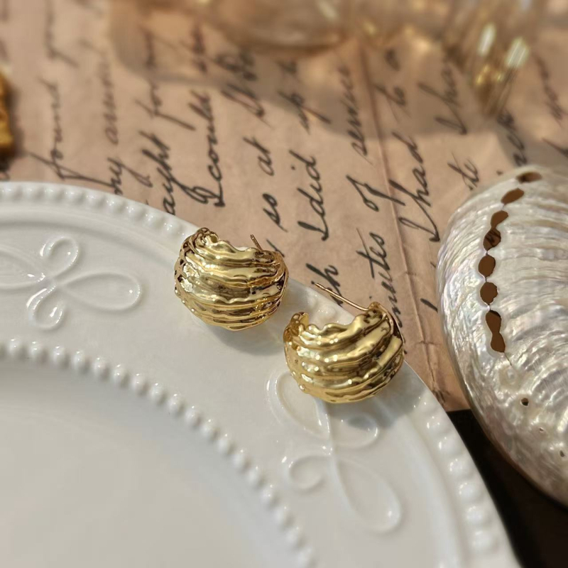 Cercei: ac 925 din argint, cupru placat cu aur real; formă geometrică; stil medieval, retro literar; electroplacare ecologică