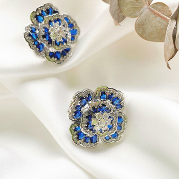 Vasest kõrvarõngad kamellia lille motiiviga ja teemantidega paigutusega, retro prantsuse stiil