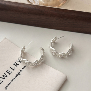 Cercei cu zirconiu, design floral, formă în C, corp din cupru, știfturi din argint 925