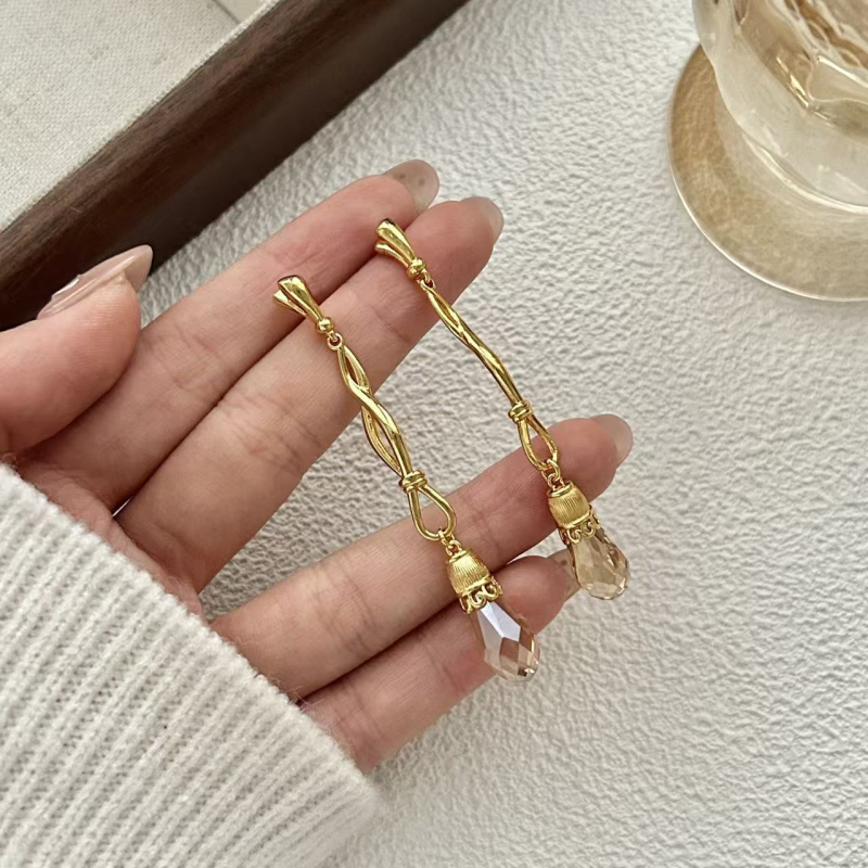 Naušnice s resicama u kapljastom obliku, nišni dizajn, visoka kvaliteta, lagani luksuzni stil; materijal: ekološki prihvatljiv bakar; stražnja igla od srebra 925; elektroplatiranje; branda Shutong; Zima 2025