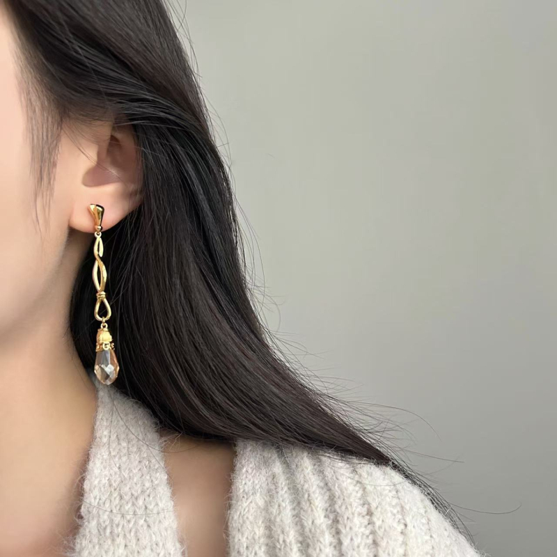 Naušnice s resicama u kapljastom obliku, nišni dizajn, visoka kvaliteta, lagani luksuzni stil; materijal: ekološki prihvatljiv bakar; stražnja igla od srebra 925; elektroplatiranje; branda Shutong; Zima 2025