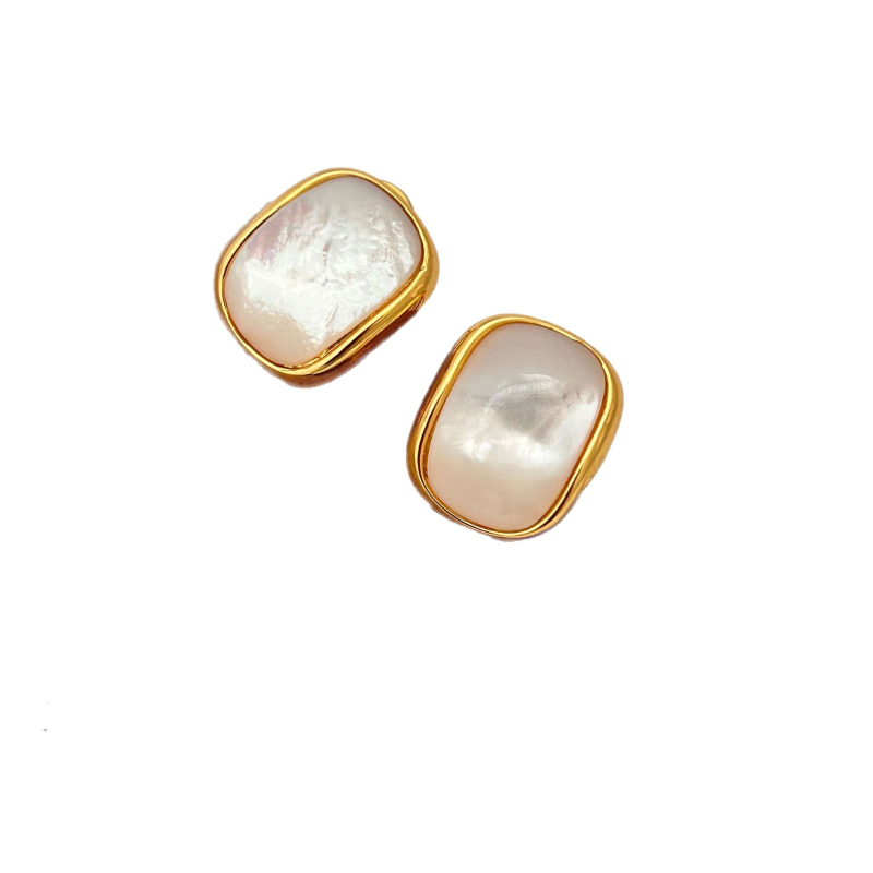 Kõrva klipsud geomeetrilise kujundusega ja fritillaria motiiviga, vaskpõhi kuldplekiga, looduslik pärl, vintage stiil (Kood Er3683)