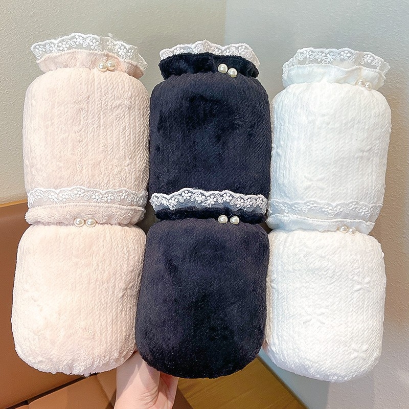 Bērnu plaukstas aizsargi ar mežģīnēm rudens–ziemas sezonai (Pret netīrumiem; Rudens/Ziema; Vecuma grupa 0–8 gadi; Raksts: Vienkrāsains; Zīmols Friendly)