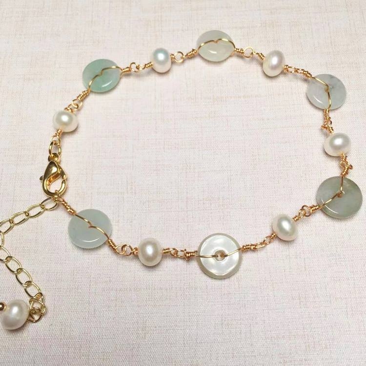 Édesvízi gyöngyökkel és smaragdzárakkal készült karkötő, 14K aranyozott bevonat, eredeti dizájn, állítható hosszúság