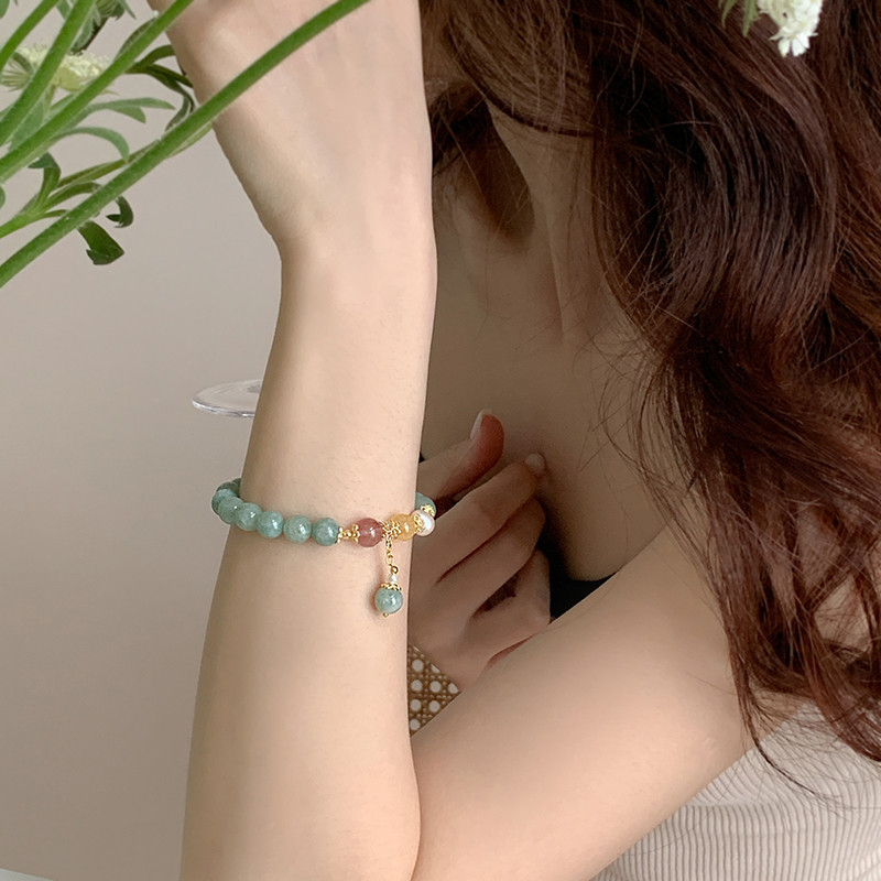 Női karkötő Strawberry Crystal kővel, burmai jád karikák és édesvízi gyöngyök, csepp alakú