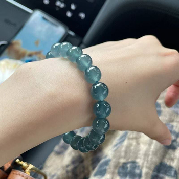 Kézzel készített jadeit golyós karkötő geometriai dizájnnal