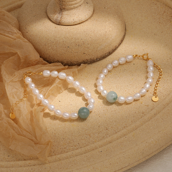 Koreai stílusú jáde és édesvízi gyöngy karkötő, geometriai mintázat, titánacél részletekkel — Kaia Indor