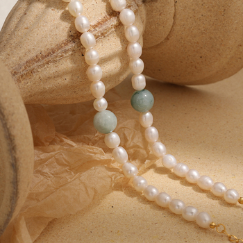 Koreai stílusú jáde és édesvízi gyöngy karkötő, geometriai mintázat, titánacél részletekkel — Kaia Indor