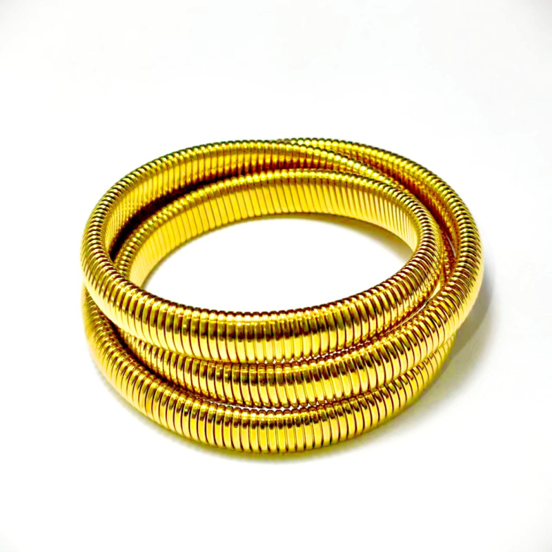 Jade-szerű kinézetű, személyes stílusú karkötő, 18K aranyozott rozsdamentes acélból, háromrétegű rugalmas kígyócsont karkötő (Anyag: rozsdamentes acél; Bevonat: aranyozott; Súly: 26,8 g; Rétegek: 3; Stílus: Személyes)