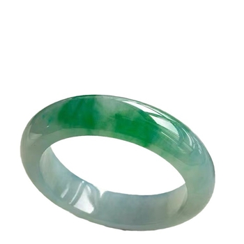 Smaragd karkötő lányoknak — természetes stílus, friss és édes, polírozott