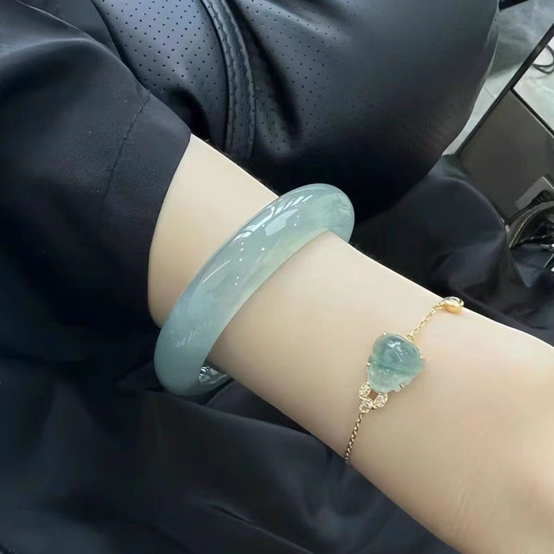 Jadeit geometriás karkötő, kézműves, aranybevonattal