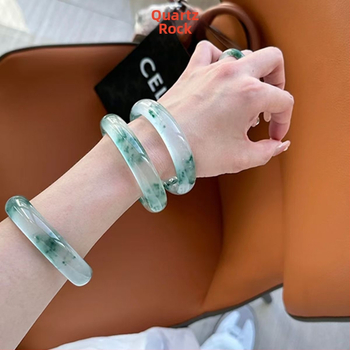 Náramok z kvarcitu, leštený povrch, 450 g, prírodný štýl, svieži a sladký