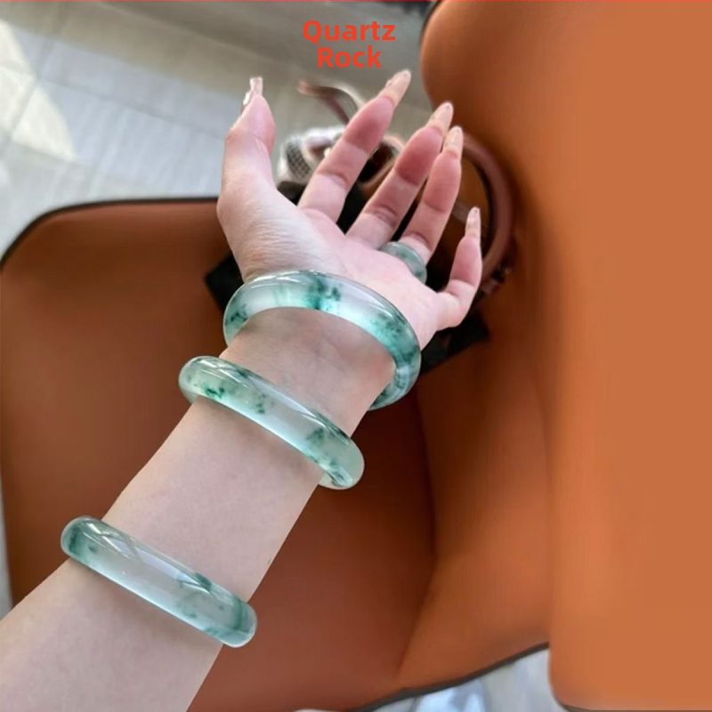 Náramok z kvarcitu, leštený povrch, 450 g, prírodný štýl, svieži a sladký