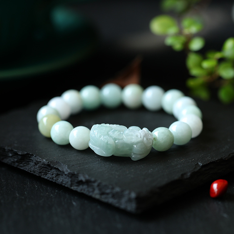 Kristály jáde gyöngy karkötő gravírozott kerek gyöngyökkel és Pixiu charm-dal, páros stílus