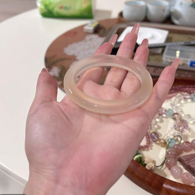 Náramok – achát a jade; zlatá inkrustácia; ručná výroba; geometrický tvar; unisex.