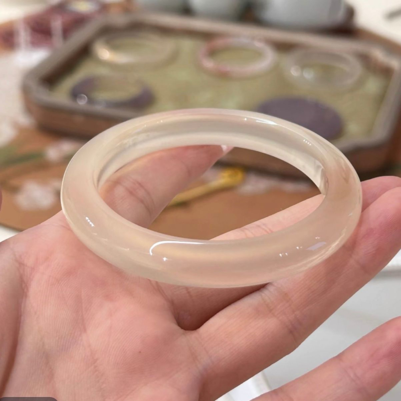 Náramok – achát a jade; zlatá inkrustácia; ručná výroba; geometrický tvar; unisex.