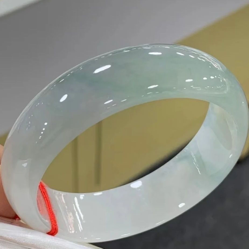 Jadeit narukvica s pozlatom — ručna izrada, geometrijski oblik, unisex