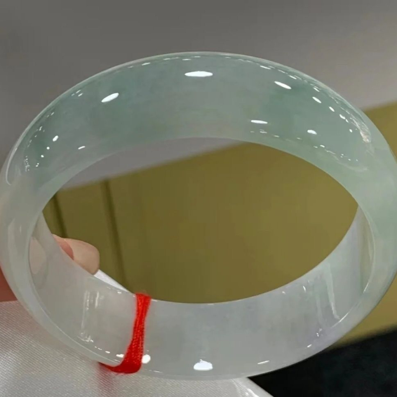 Jadeit narukvica s pozlatom — ručna izrada, geometrijski oblik, unisex