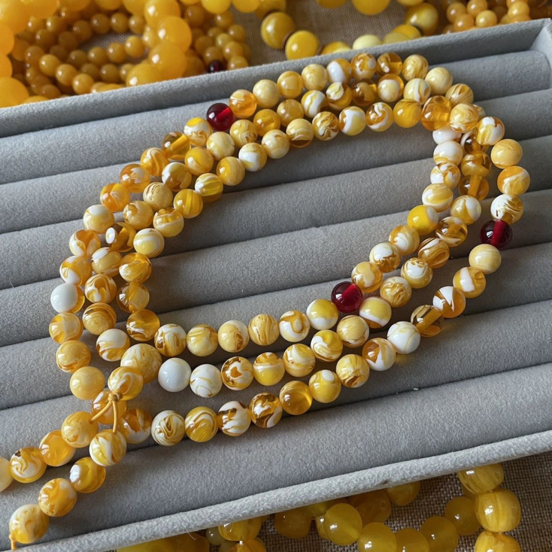 Náramok z prírodného jantáru a včelieho vosku, 108 korálikov, viacradový, ručne vyrobený, Budha korálky