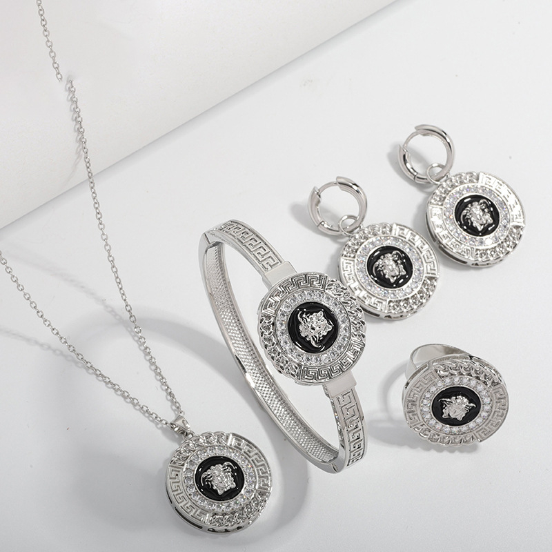 Set bijuterii Medusa Portrait – zircon, 4 piese: cercei, colier și accesorii pentru mână, lanț în formă de O, placare electro, aliaj de zinc, pentru femei