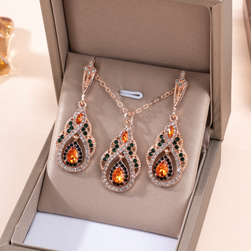 Ékszerkészlet: fülbevaló és nyaklánc bohemikusan retro etnikus stílusban, ötvözet, elektroplakolás, szabályos lánc, medál ötvözetből, 2025 tavasz